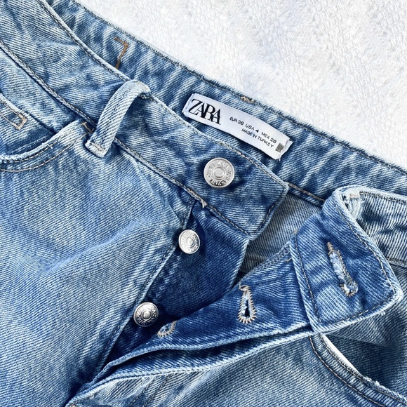 Zara High Waist Straight Jeans, Light Wash, Size 4, 100% Cotton - Picture 6 of 9